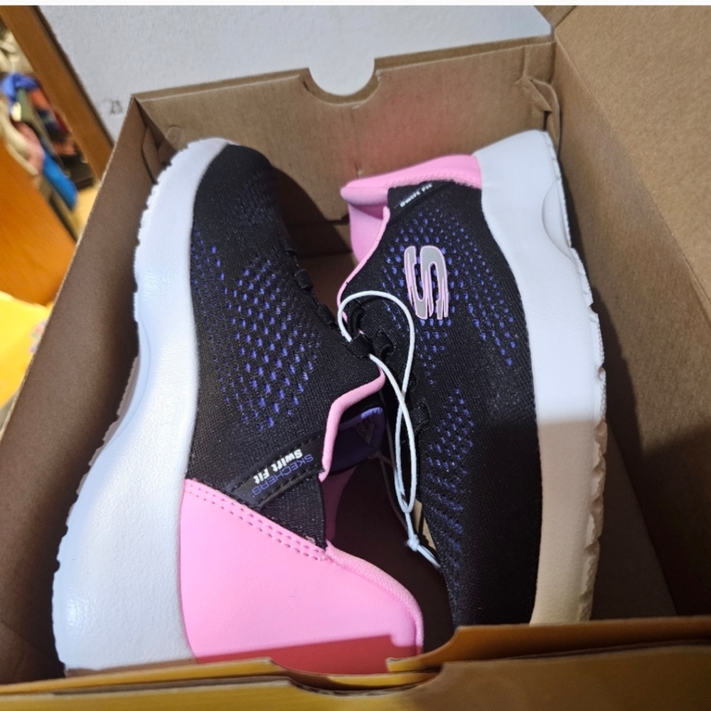 Skechers Kids' Swift Fit Sneaker, nwt - Picture 6 of 8
